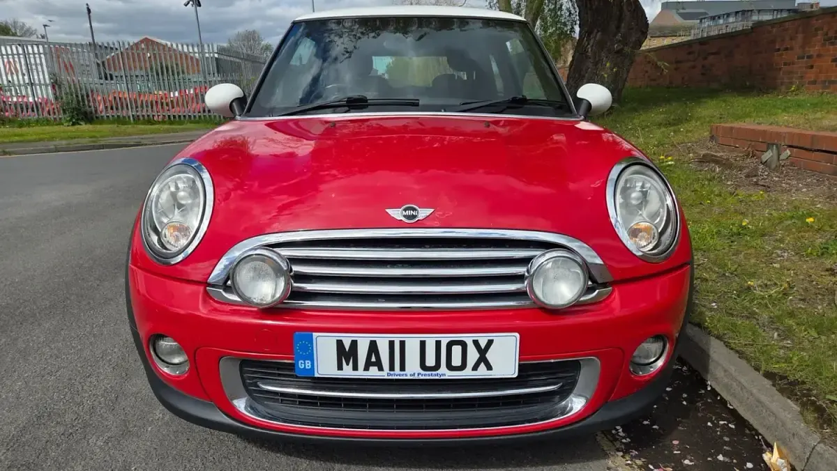 Usado Mini Cooper Hatch 122 CV (89 kW) 2011 Rojo Utilitario