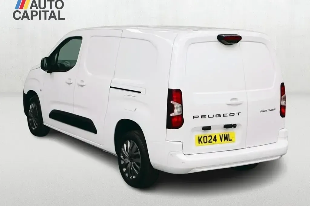 Used Peugeot Partner 100 HP (73 kW) 2024 White MPV
