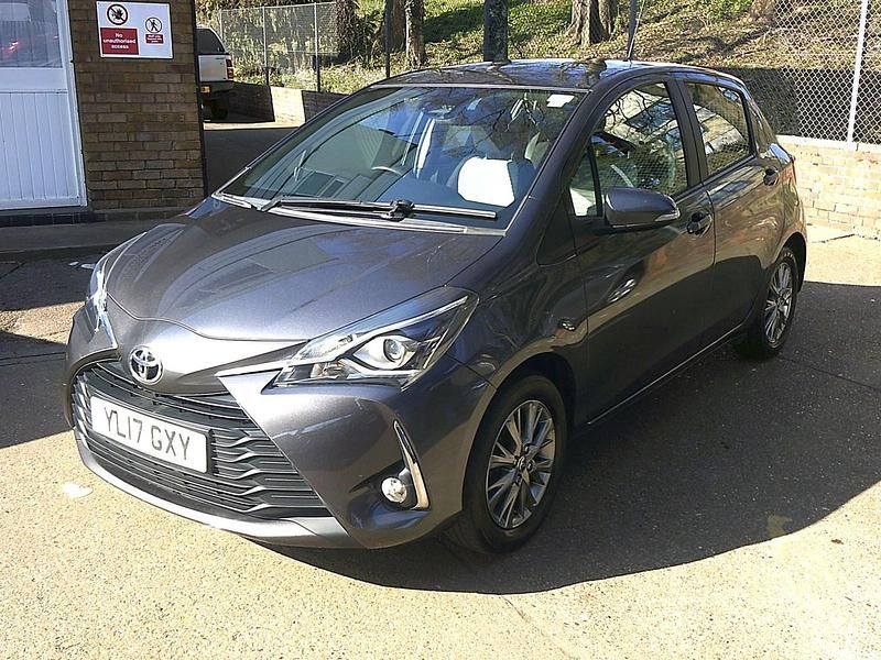 Grey Used 2017 Toyota Yaris Hatchback | £6,995 (Fair price) - Image 1/4