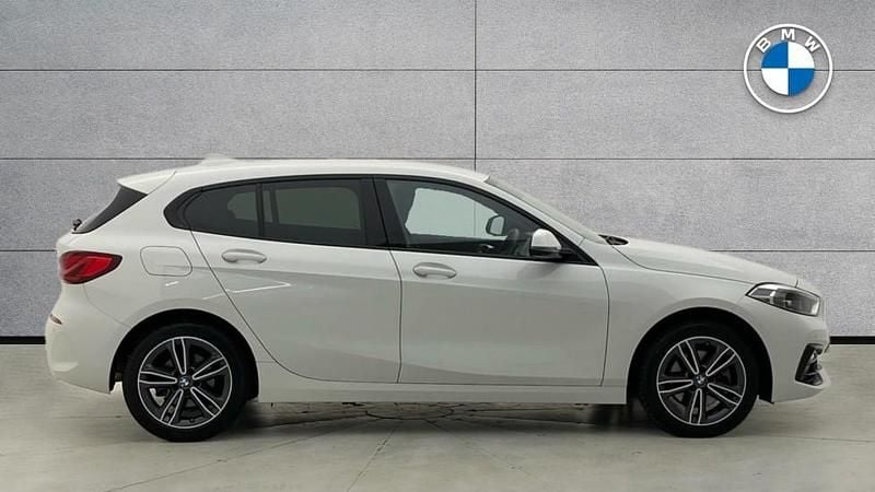 Used BMW 118 Sport Line 134 HP (98 kW) 2024 White Hatchback
