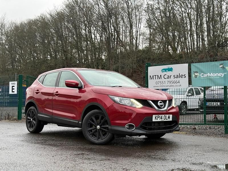 Red Used 2014 Nissan Qashqai Acenta SUV | £6,250 (Good price) - Image 1/4