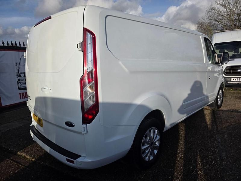 Used Ford Transit Custom Limited 130 HP (95 kW) 2020 White Van