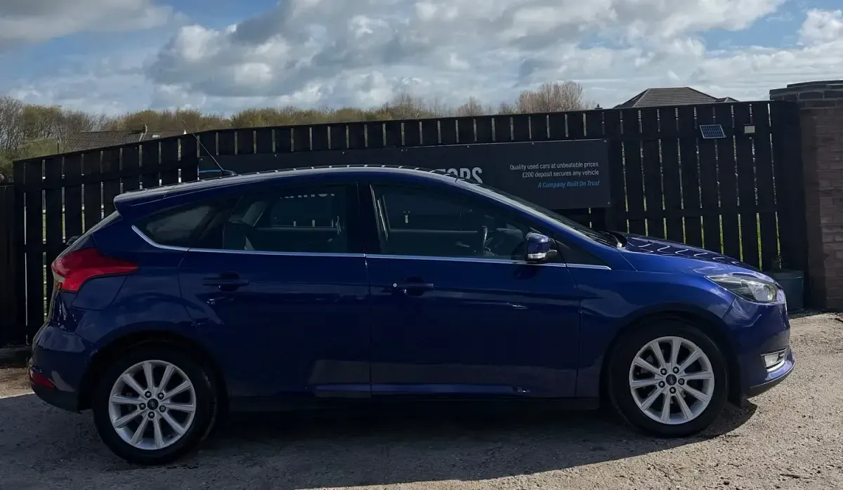 Used Ford Focus Titanium 2017 Blue Hatchback