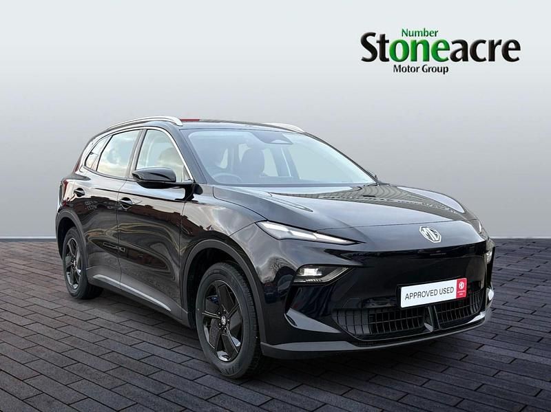 Black New 2025 MG MG5 EV SE Estate | £19,695 (Good price) - Image 1/4