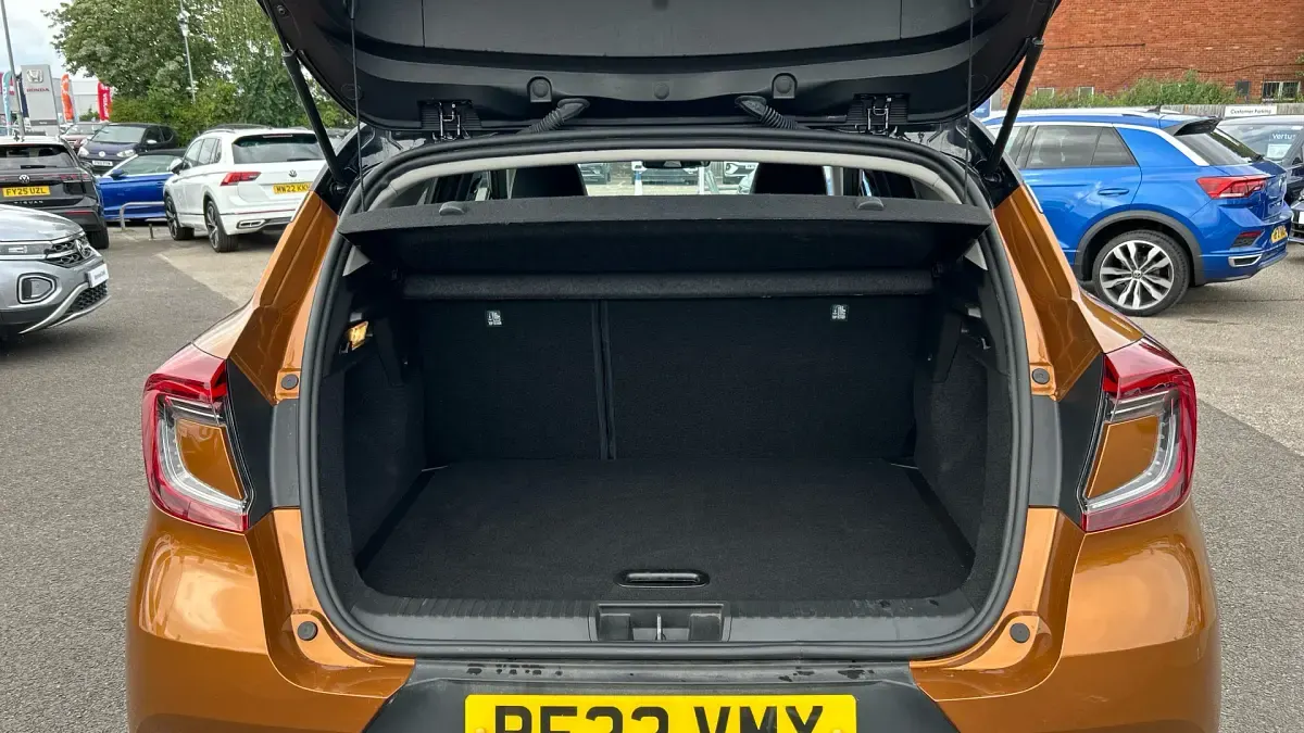 Used Renault Captur SE 91 HP (66 kW) 2022 Orange/black SUV