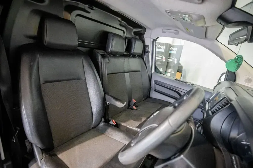 Used Vauxhall Vivaro 100 HP (73 kW) 2019 White MPV