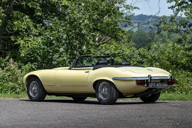Used Jaguar E-Type 272 HP (200 kW) 1974 Yellow Cabriolet