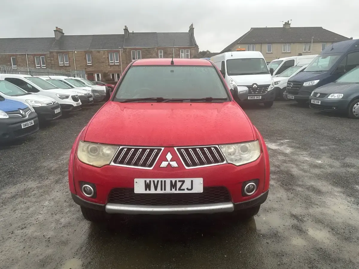 Used Mitsubishi L200 134 HP (98 kW) 2011 Red Pickup