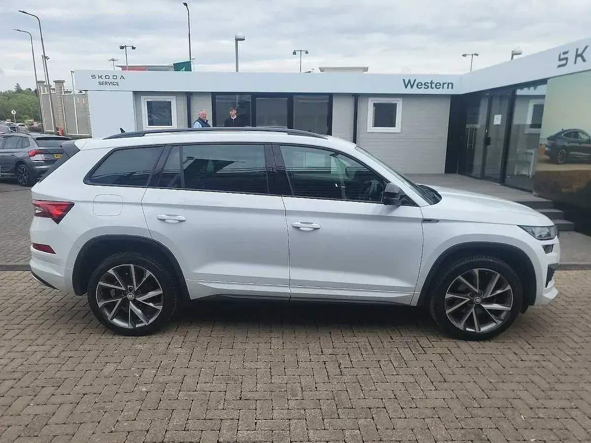 Used Skoda Kodiaq SportLine 110 HP (80 kW) 2022 Moon white metallic SUV