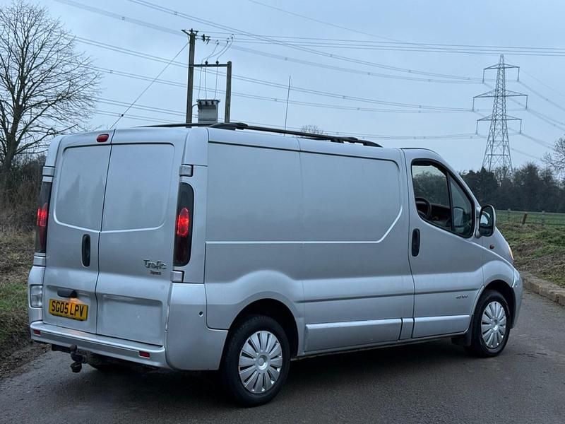 Used Renault Trafic 2005 Silver MPV