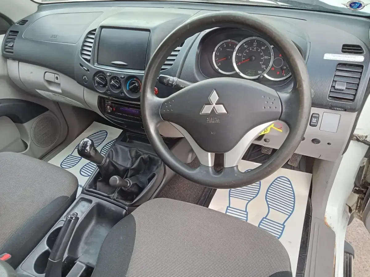 Used Mitsubishi L200 134 HP (98 kW) 2012 White Pickup