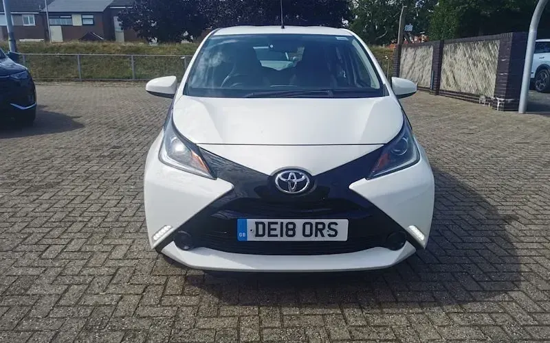 Used Toyota Aygo X-play 69 HP (50 kW) 2018 White Hatchback
