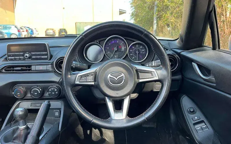 Used Mazda MX5 132 HP (97 kW) 2018 White Cabriolet