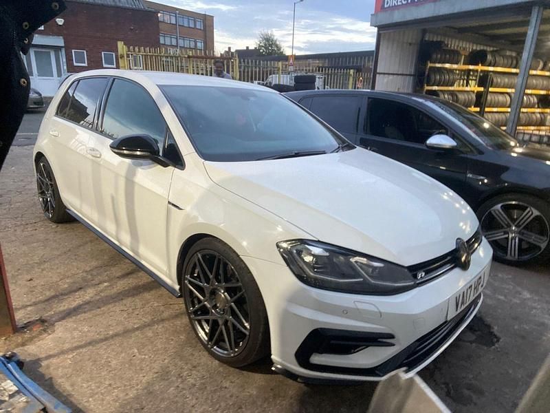 White Used 2017 VW Golf VII R Hatchback | £13,900 (Fair price) - Image 1/4