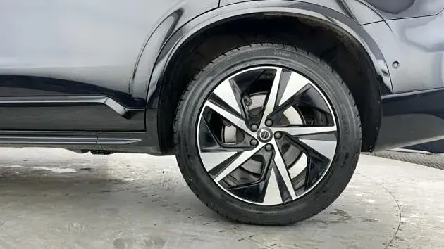 Używany Volvo XC90 Plus 235 KM (172 kW) 2023 Czarny SUV