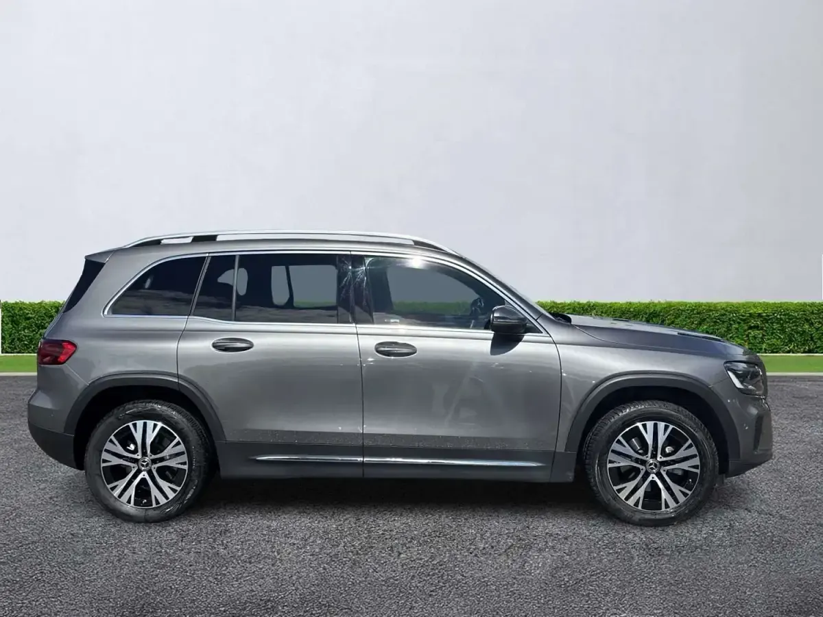 Begagnad Mercedes GLB200 Executive 163 HK (119 kW) 2025 Grå SUV