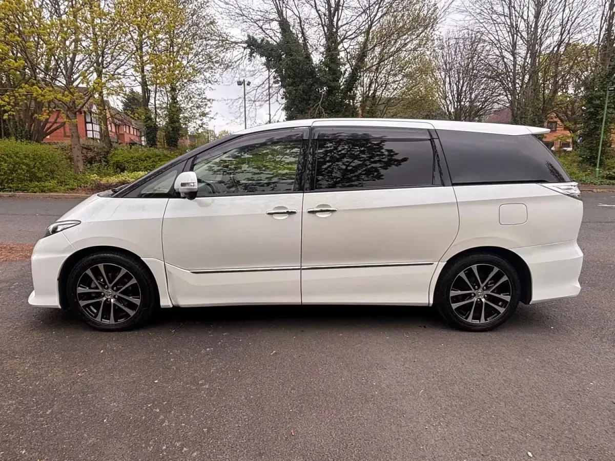 Begagnad Toyota Estima 2026 Vit Minibuss
