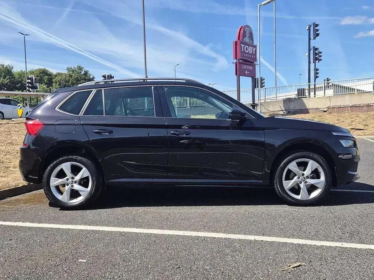 Used Skoda Kamiq SE Drive 81 HP (59 kW) 2021 Black magic pearl effect SUV