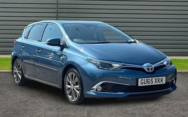 Used Toyota Auris Hybrid 136 HP (100 kW) 2015 Hatchback
