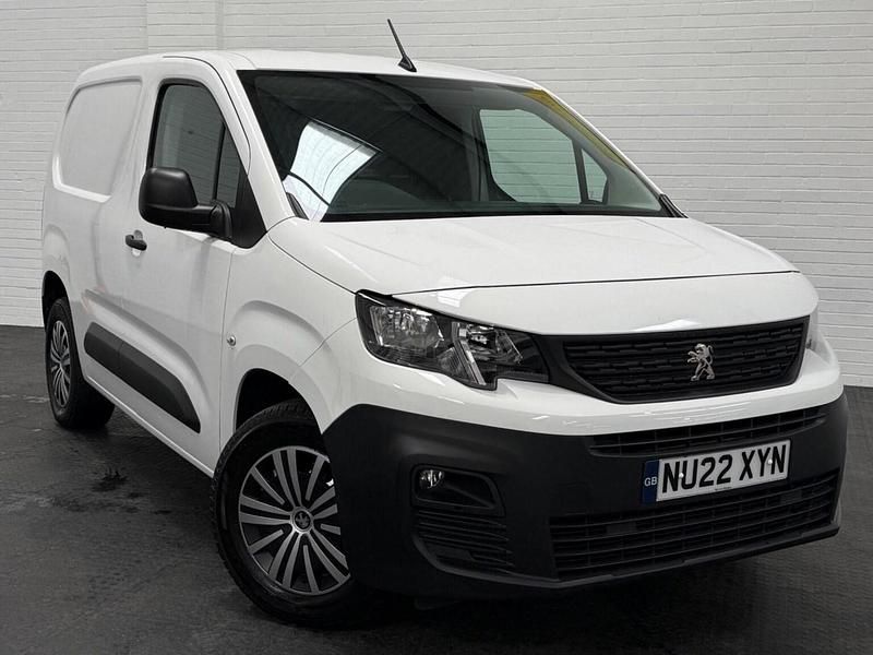 Used Peugeot Partner Premium 131 HP (96 kW) 2022 White MPV