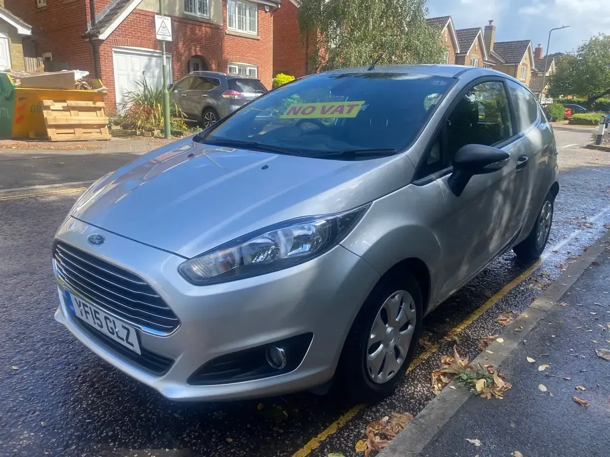 Used Ford Fiesta 95 HP (69 kW) 2015 Silver Hatchback