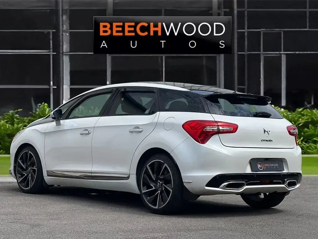 Used Citroën DS5 180 HP (132 kW) 2015 White Hatchback