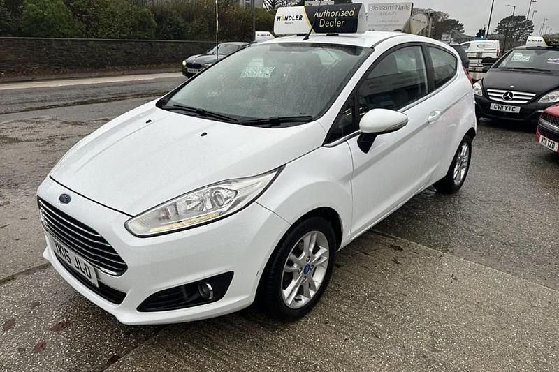 Used Ford Fiesta Zetec 82 HP (60 kW) 2015 White Hatchback