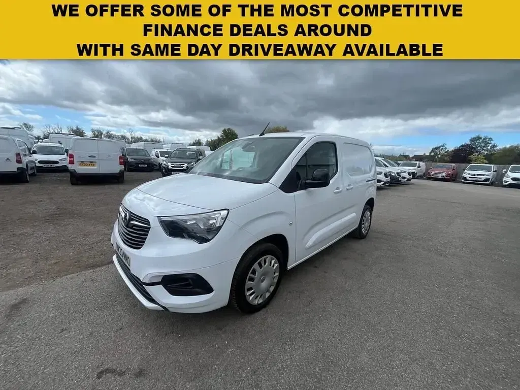 Używany Vauxhall Combo S 100 KM (73 kW) 2023 Biały Minivan
