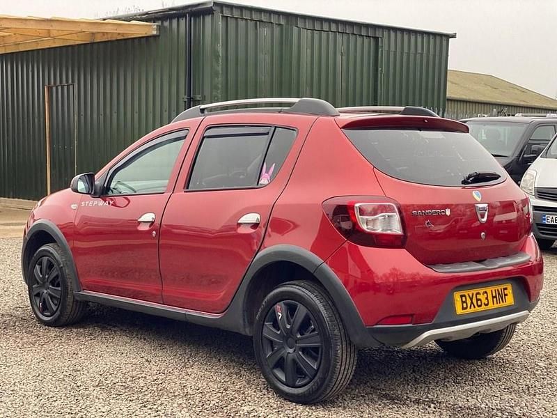 Used Dacia Sandero Ambiance 90 HP (66 kW) 2013 Red Hatchback