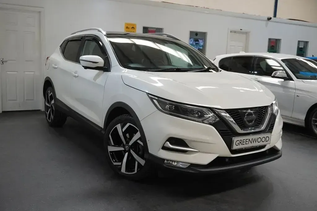 Used Nissan Qashqai S 110 HP (80 kW) 2017 White SUV