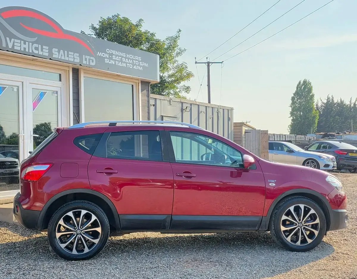 Used Nissan Qashqai N-TEC 110 HP (80 kW) 2012 Red SUV