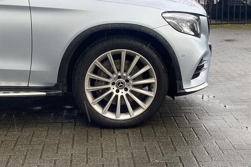 Used Mercedes GLC250 AMG Line Premium 204 HP (150 kW) 2018 Iridium silver Estate