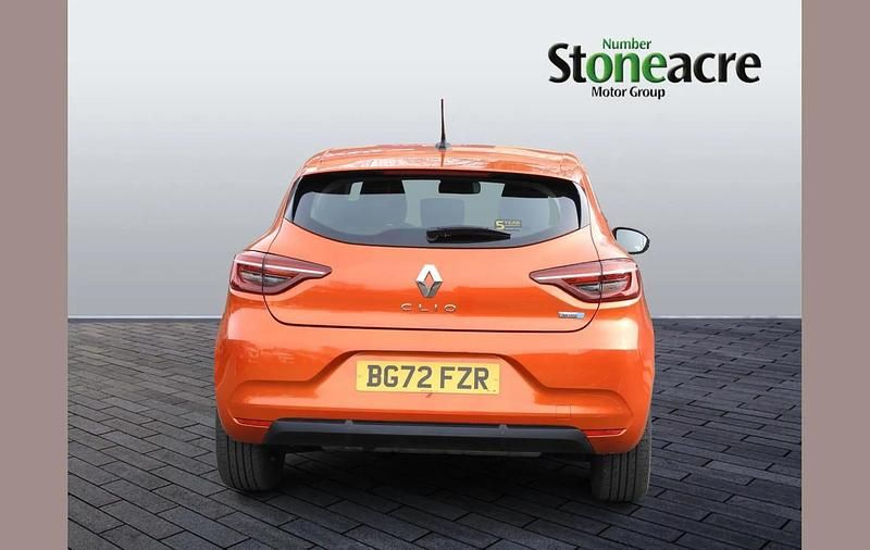 Used Renault Clio V Iconic 138 HP (101 kW) 2022 Orange Hatchback