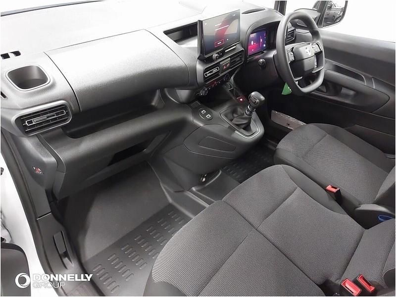 New Vauxhall Combo S 101 HP (74 kW) 2025 White Van