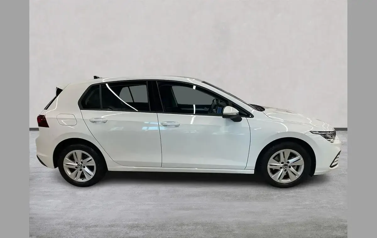 Used VW Golf VIII Life 110 HP (80 kW) 2023 White Hatchback