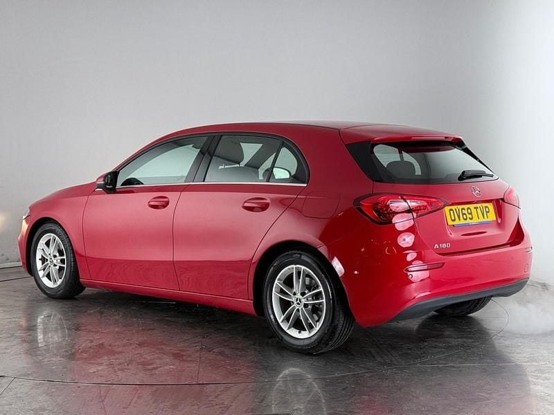 Używany Mercedes A180 Executive 136 KM (100 kW) 2019 Czerwony Hatchback