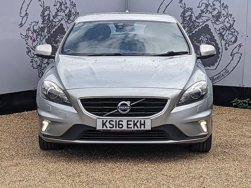 Used Volvo V40 R-Design 120 HP (88 kW) 2016 Silver Estate