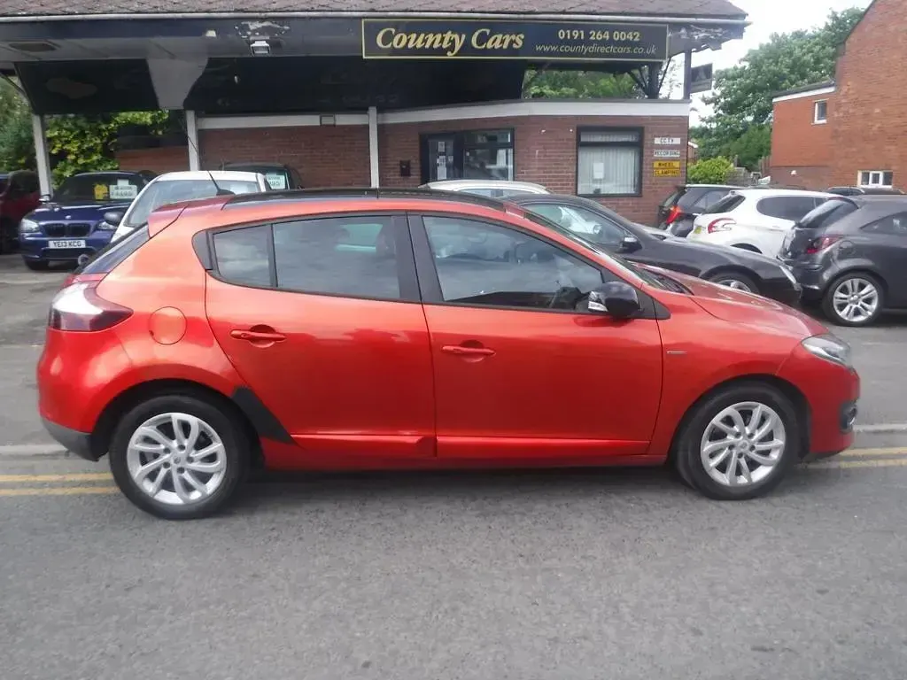 Used Renault Mégane III LIMITED 110 HP (80 kW) 2016 Red Hatchback