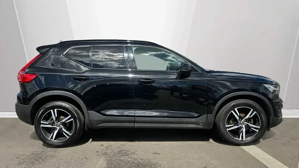 Used Volvo XC40 R-Design 161 HP (118 kW) 2020 Black SUV