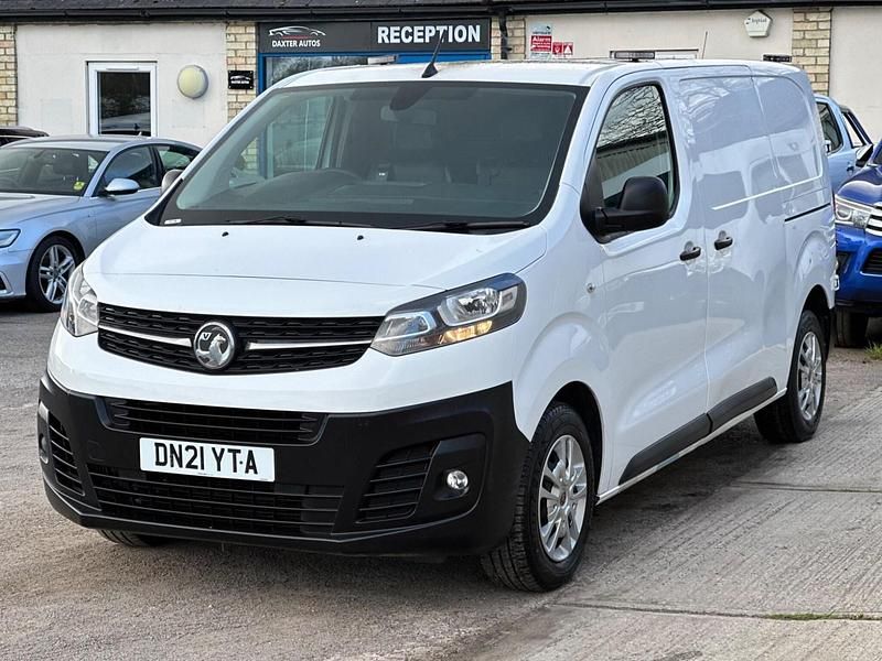Used Vauxhall Vivaro S 120 HP (88 kW) 2021 White MPV