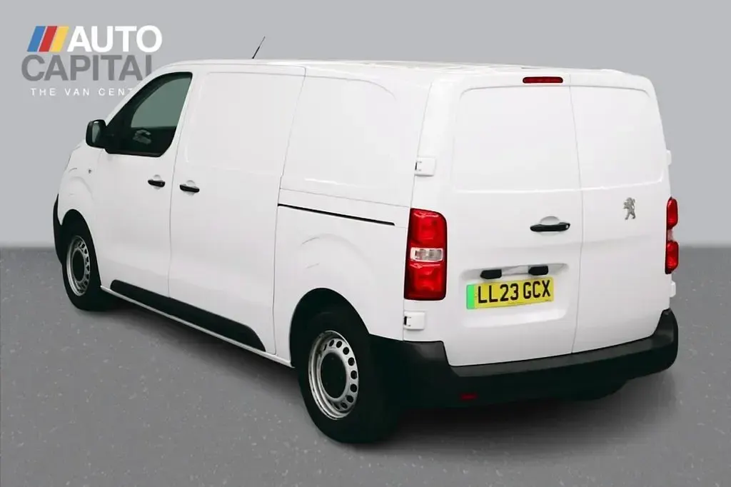 Used Peugeot e-Expert 100 kW (136 HP) 2023 White Van
