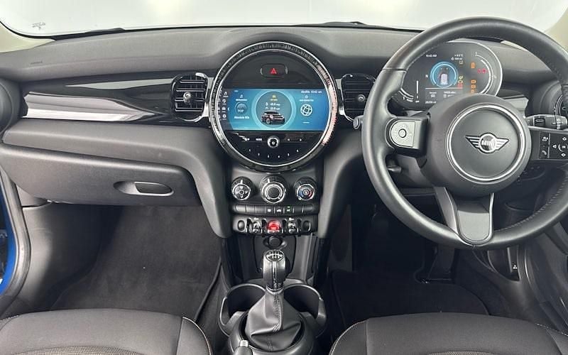 Begagnad Mini Cooper Classic 136 HK (100 kW) 2022 Blå Halvkombi