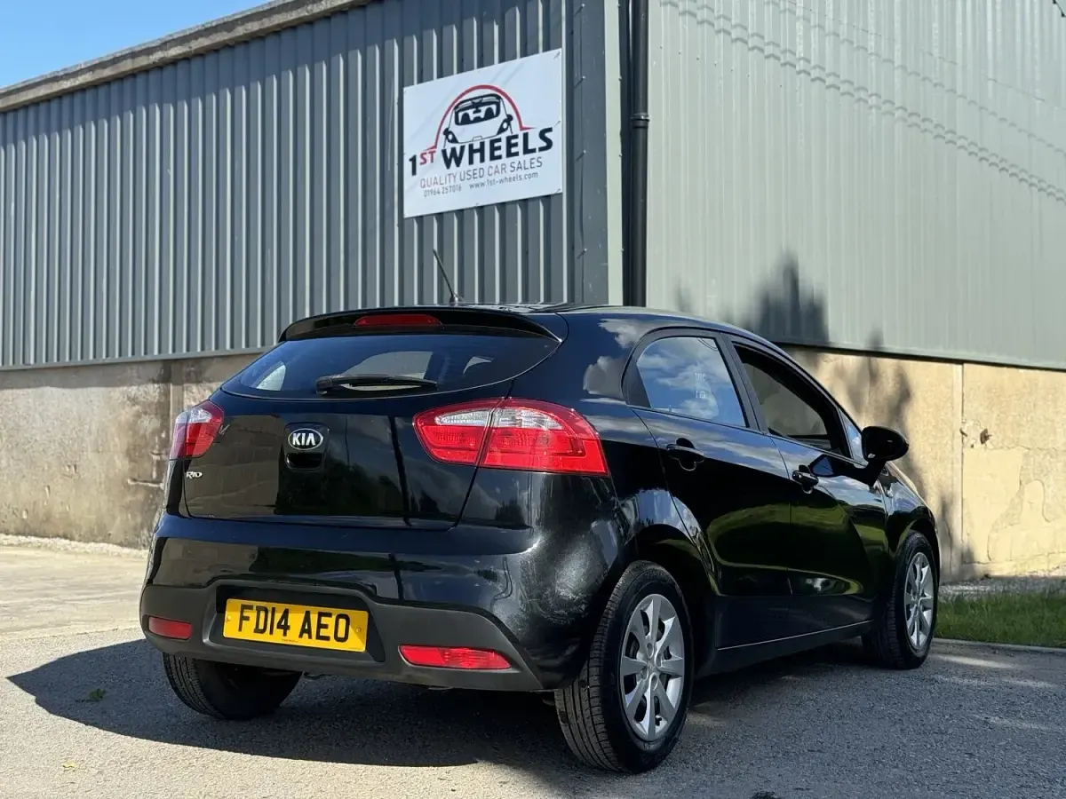 Used Kia Rio 85 HP (62 kW) 2014 Black Hatchback