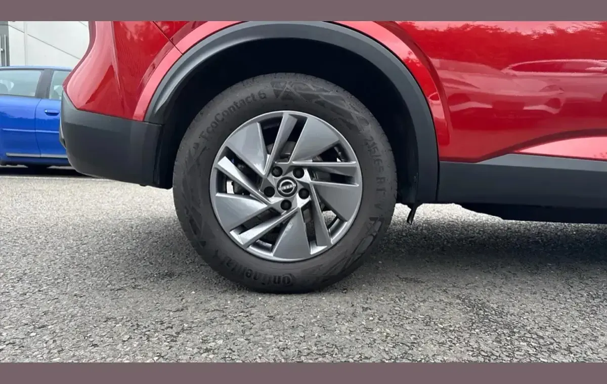 Used Nissan Qashqai Acenta Premium 155 HP (114 kW) 2022 Red SUV