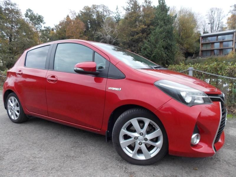 Red Used 2016 Toyota Yaris Hybrid Hatchback | £11,995 (Fair price) - Image 1/4