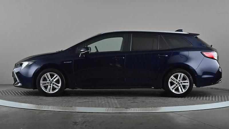 Used Toyota Corolla 122 HP (89 kW) 2021 Blue Estate