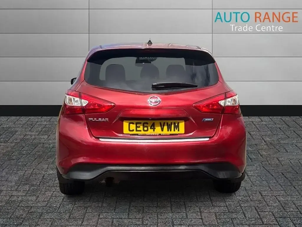 Used Nissan Pulsar Tekna 110 HP (80 kW) 2014 Red Hatchback