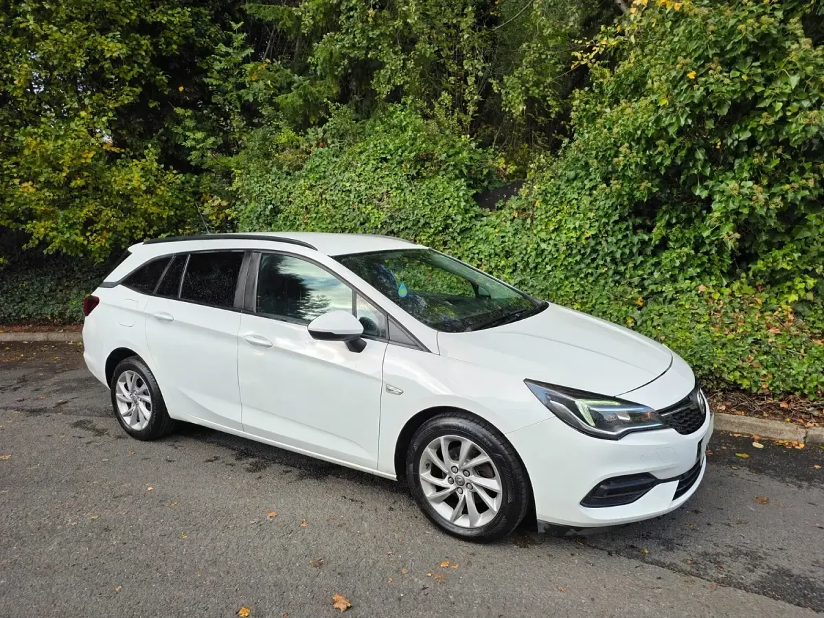 Used Vauxhall Astra 2020 White Estate