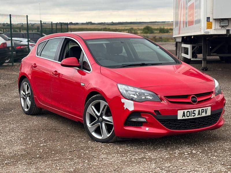 Red Used 2015 Vauxhall Astra Edition Hatchback | £2,490 (Super price) - Image 1/4