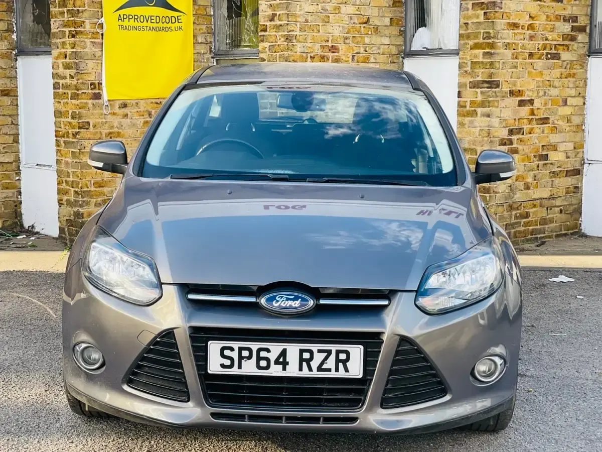 Usado Ford Focus Titanium 125 HP (91 kW) 2014 Castanho Citadino